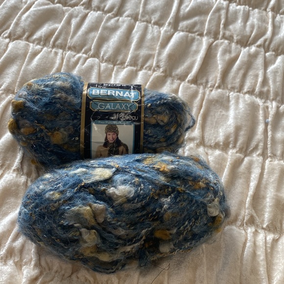 Huge Bundle of fancy yarn- Bernard-Lion Brand- - Picture 8 of 10